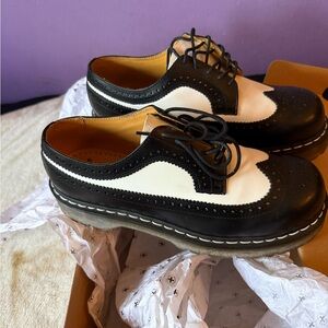 Dr. Martens 3989 Brogue Shoe BEX 34 F WT